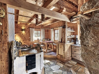 Felsenhutte Modern Retreat