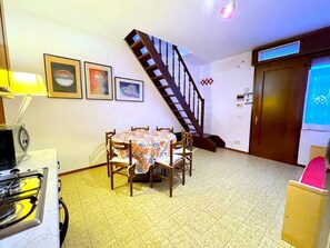 Apartment | Dining - Apartment in Caorle Near Beach & Pool (Caorle)