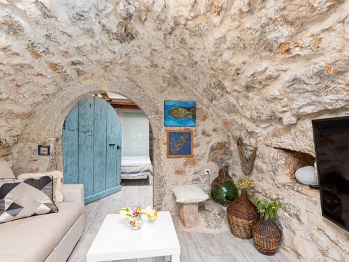 Stylishly Decorated Apartment With Private Terrace