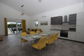 Dining - Franka Comfortable holiday residence (Krnica)