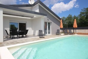 Pool - Franka Comfortable holiday residence (Krnica)