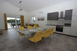 Dining - Franka Comfortable holiday residence (Krnica)