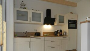 Apartment | Private kitchen | Oven, toaster, high chair - Holiday Apartment Deck Boat (Butjadingen)