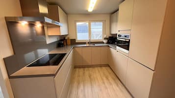 Bungalow | Private kitchen | High chair