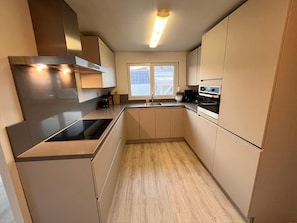 Bungalow | Private kitchen | Highchair - Bungalow in Makkum Near Lake Beach (Makkum)