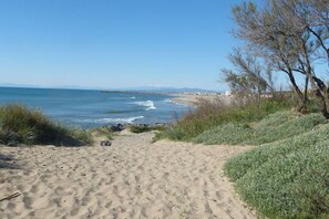 Beach - Mas Bellevue Comfortable holiday residence (St. Pierre-la-mer)