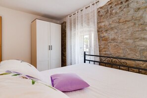 3 bedrooms, iron/ironing board, travel crib, free WiFi