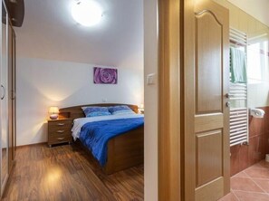 2 bedrooms, desk, iron/ironing board, free WiFi