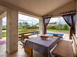 Outdoor dining - Villa van steen Mirela (Barban)