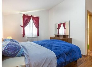 2 chambres, bureau, fer et planche à repasser, Wi-Fi gratuit