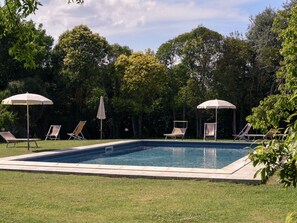 Casa | Piscina | Una piscina al aire libre