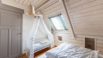 House | 3 bedrooms, individually furnished