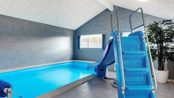 Rumah | Kolam renang | Kolam renang indoor dan kolam renang outdoor