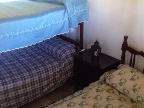 House | 3 bedrooms, bed sheets - Holiday Home Between Mountain, Coast (Bollullos Par del Condado)