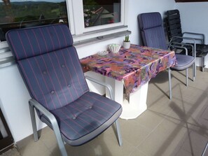 Outdoor dining - Schober Modern Retreat (Hohenfels)