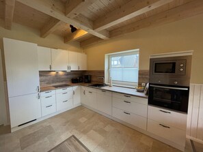 Casa | Cozinha privada | Fogão, chaleira elétrica, torradeira