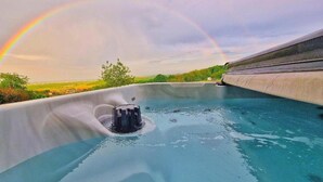 A hot tub with a view of a landscape and a rainbow. - La Mia Storia With Hot tub (Beretinec)