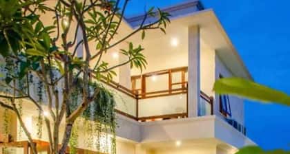 5 Bedroom Villa in the heart of Seminyak/Legian