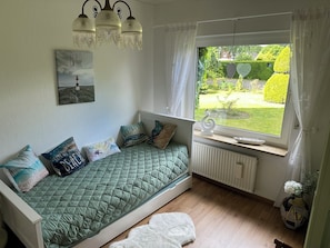 3 bedrooms, desk, iron/ironing board, free WiFi