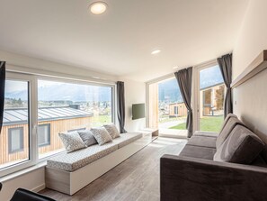 Chalet | Living area - Modern Chalet With air Conditioning (Kotschach-Mauthen)
