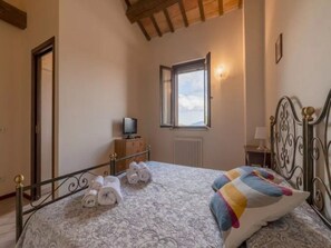 1 bedroom, bed sheets - Apartment in Urbania With Private Pool (Urbania)