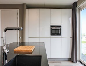 House | Private kitchen - Villa With Garden, in a Holiday Park (Idskenhuizen)