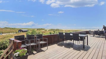 Apartment | Outdoor dining