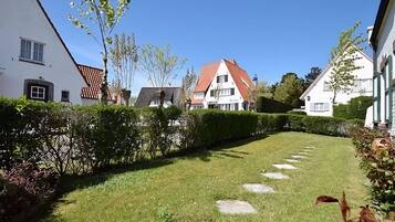 Villa | Garden
