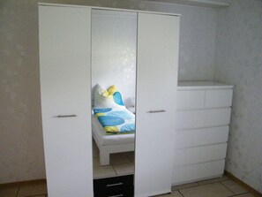 2 bedrooms, individually furnished, iron/ironing board - Muller Comfortable Holiday Residence (Lutzkampen)