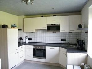 Casa | Cozinha privada | Fogão, chaleira elétrica, torradeira