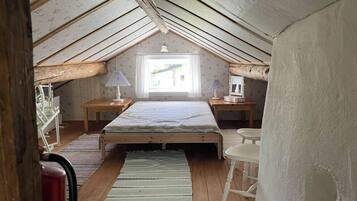 House | 1 bedroom, individually furnished