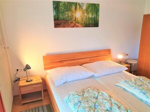 2 bedrooms, bed sheets - Charming Apartment by Worthersee (Techelsberg am Worther See)
