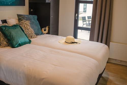 House | 3 bedrooms, individually furnished, bed sheets