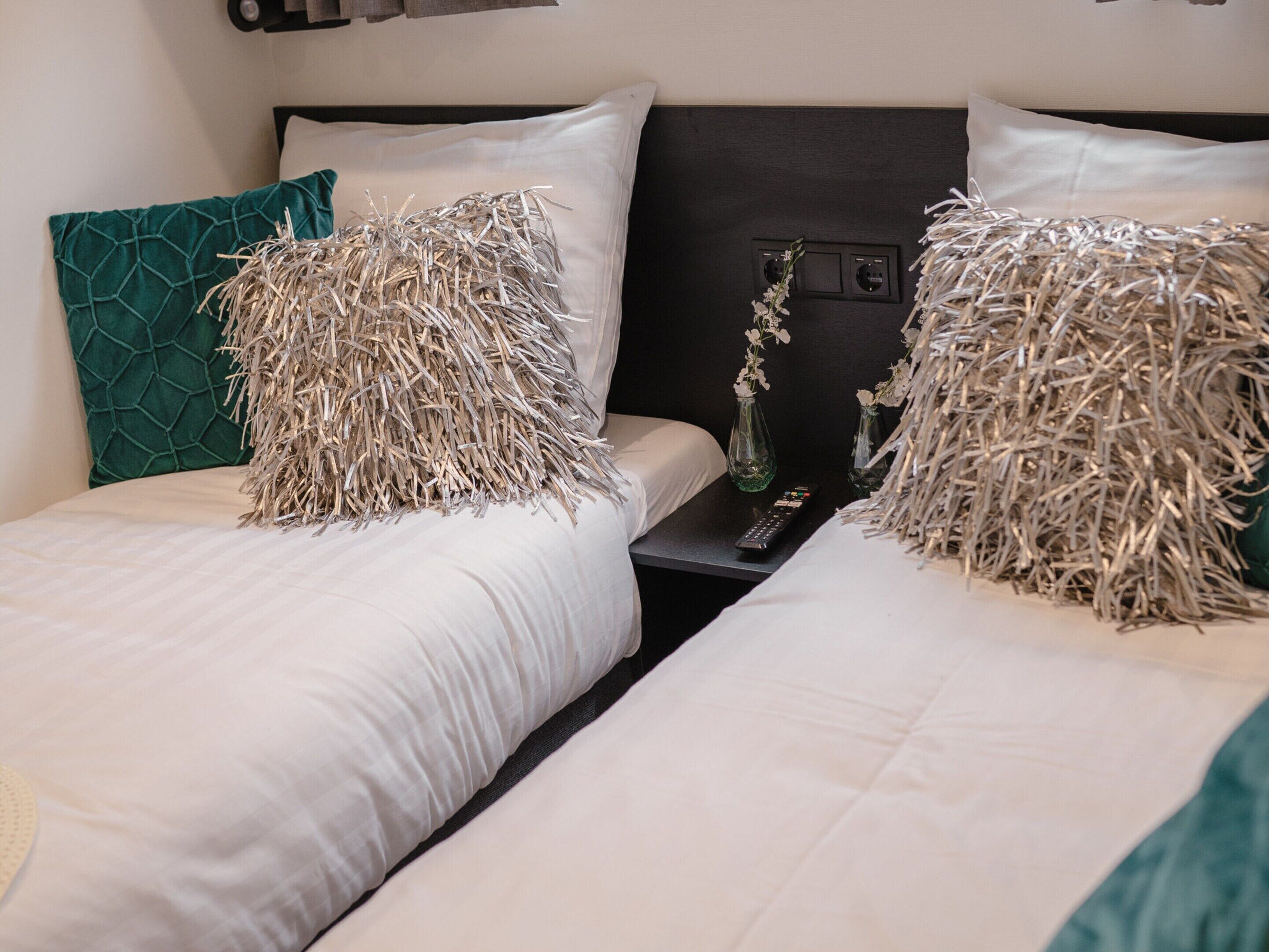 House | 3 bedrooms, individually furnished, bed sheets