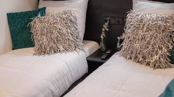 Nhà | 3 phòng ngủ, trang bị nội thất với thiết kế riêng biệt, bộ trải giường