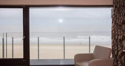 Beachfront Bliss With Parking
