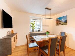 Apartment | Dining - Apartment in Uderns Near Spieljoch Ski (Uderns)