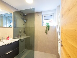 Apartment | Badezimmer | Handtücher