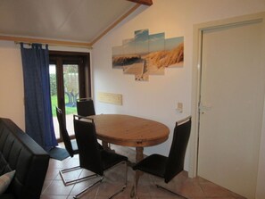 Dining - Schmitz 2 Comfortable Holiday Residence (De Haan)