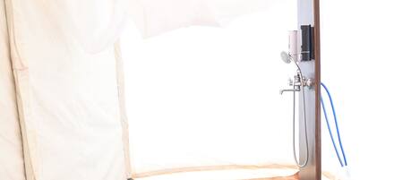 Deluxe Double or Twin Room | Bathroom