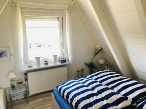 House | 2 bedrooms, individually furnished - Frog Prince Modern Retreat (Butjadingen)