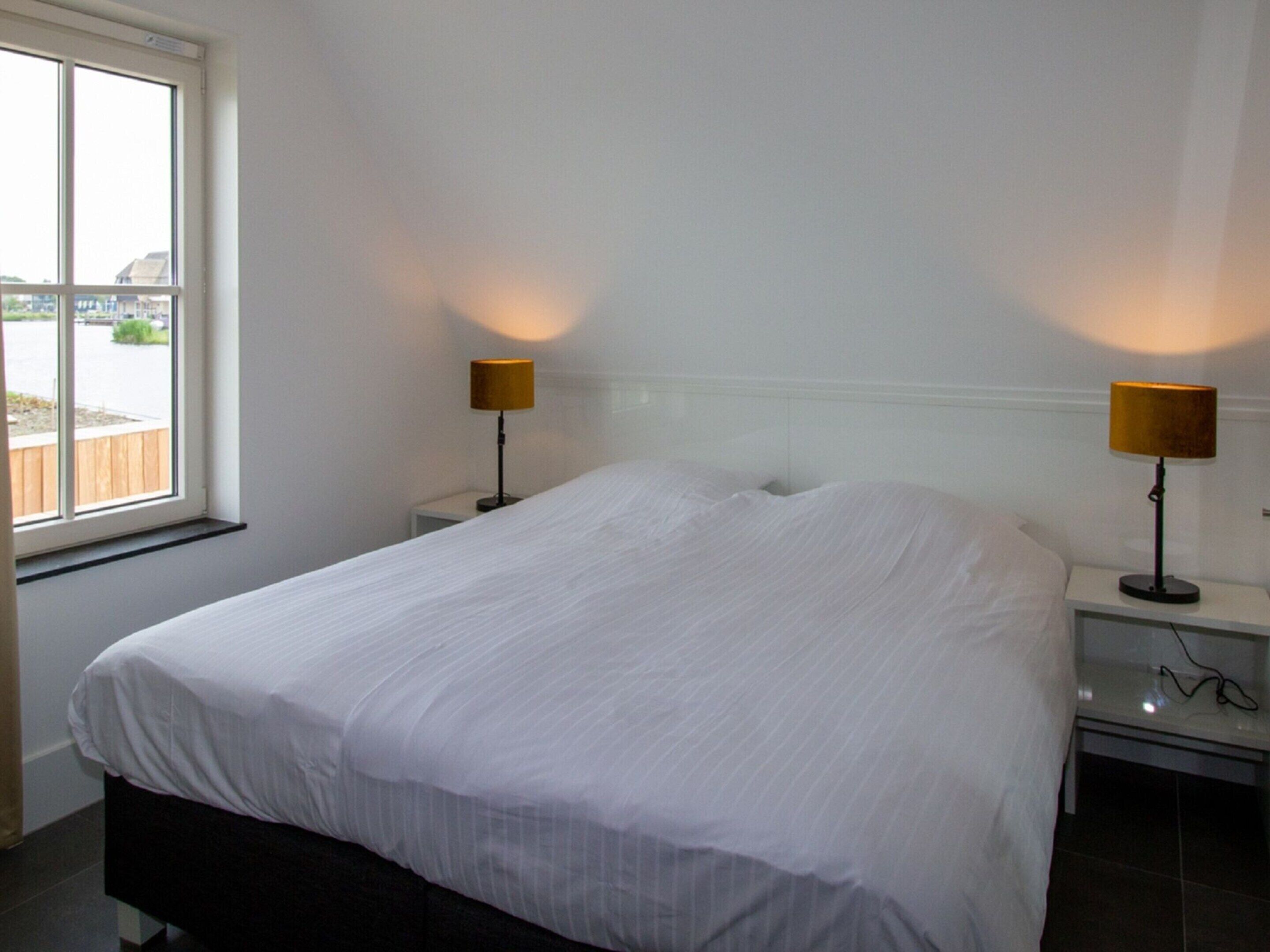 5 bedrooms, individually furnished, bed sheets