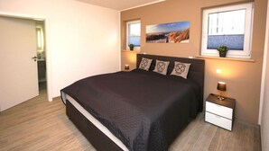 Unclassified image, 2 of 23, button - "home Port" Modern Retreat (Trent)