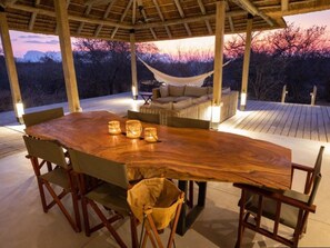 House | Dining - Villa in Hoedspruit With a Jacuzzi (Hoedspruit)