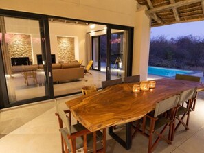 Dining - Villa in Hoedspruit With a Jacuzzi (Hoedspruit)