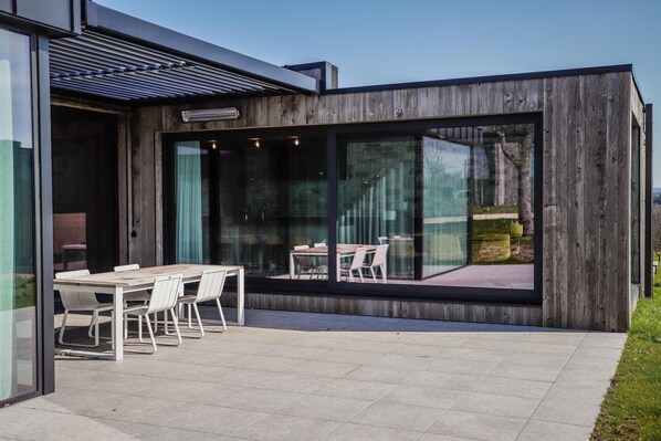 المنشأة من الخارج