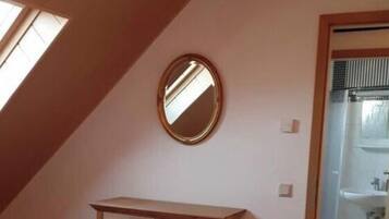 House | 6 bedrooms, individually furnished, iron/ironing board