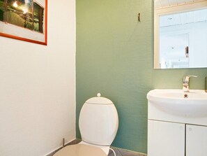Bathroom - 6 Person Holiday Home in Svaneke (Svaneke)