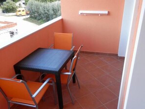 Apartment | Dining - Apartments St Rialto - One Bedroom Apartment With Balcony and Sea View (Jelsa)