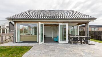 House | Outdoor dining